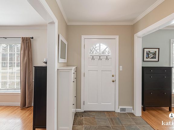 4th image of 2437 Elmwood Dr SE