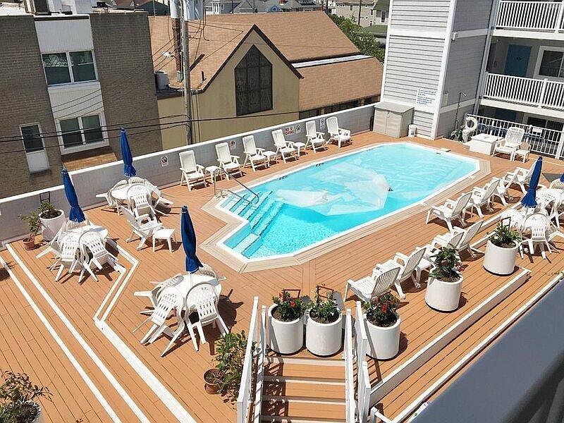 2nd image of 928 Wesley Ave APT 210