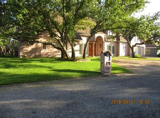 111 Cedar Ridge Dr, Rockport, TX 78382