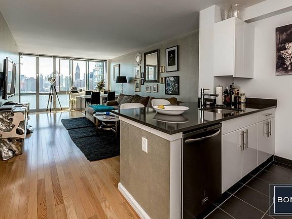 3rd image of 4615 Center Blvd APT 4001