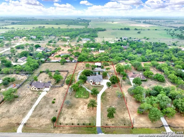 260 S Wind Dr, Lytle, TX 78052
