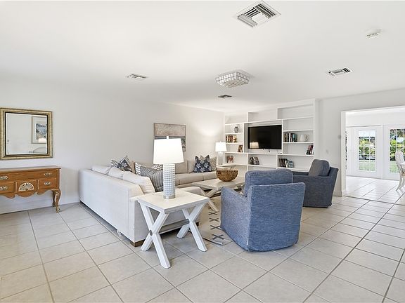 2nd image of 725 Dahlia Ln