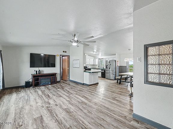 2nd image of 3330 Della Cir