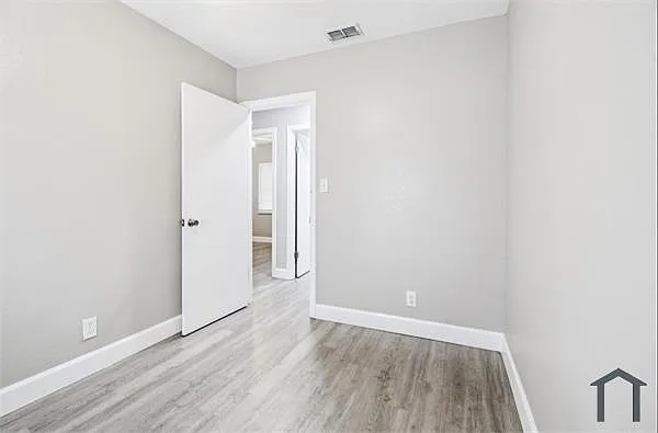 803 W Warren St — Photo 16