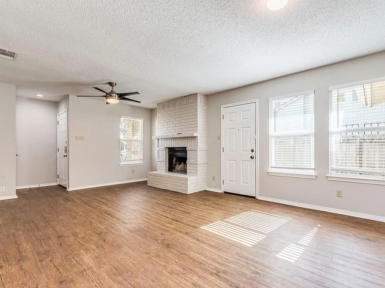 1110 Hyridge St — Photo 4