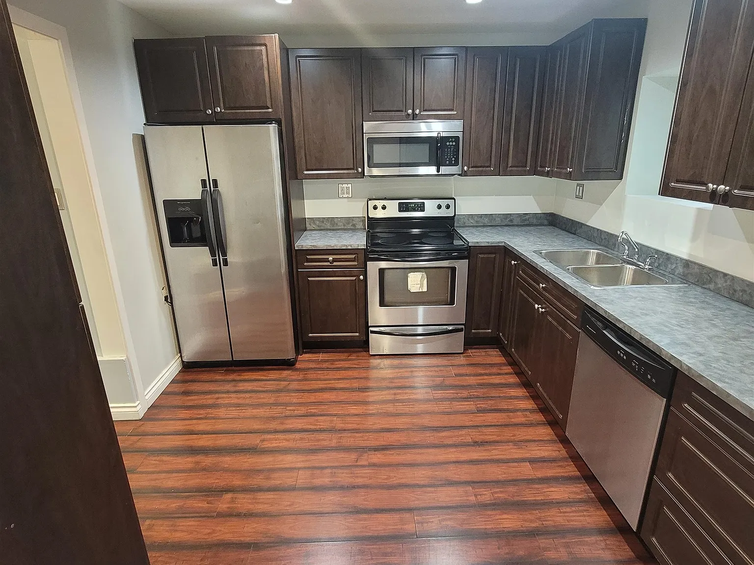 2 bed, 800 sqft, $1,700 — Photo 3