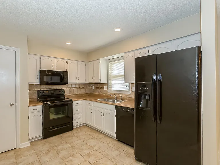 6490 N Delta Ave — Photo 6