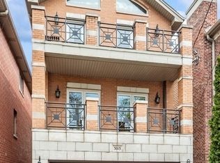 3013 N Honore St, Chicago, IL 60657