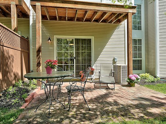 5th image of 55 Grand Banks Cir