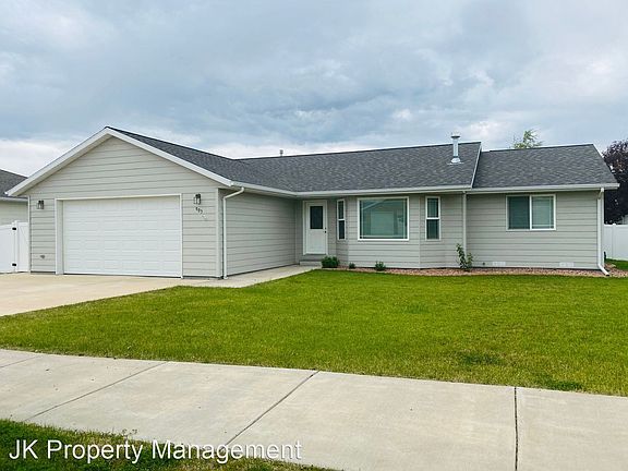 2nd image of 905 38th Ave NE