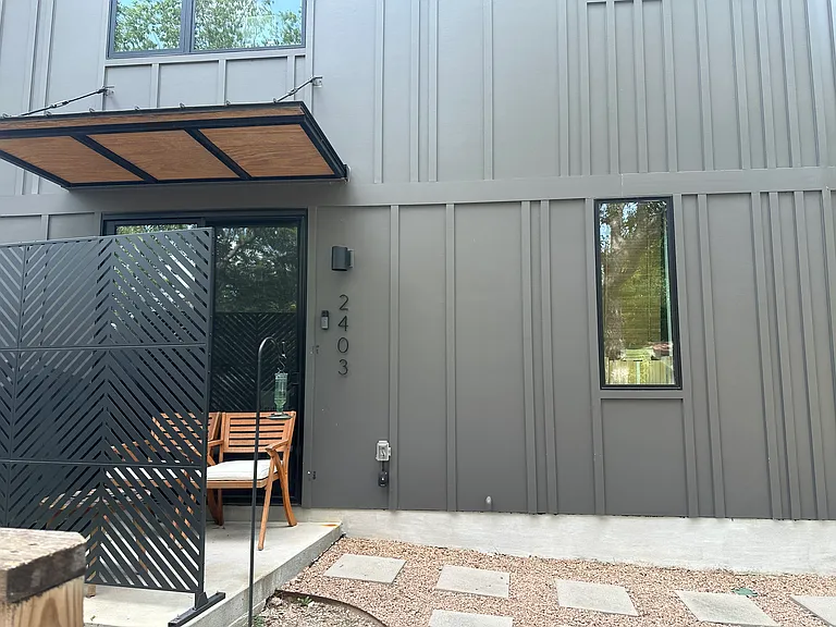2403 Wilson St — Photo 46