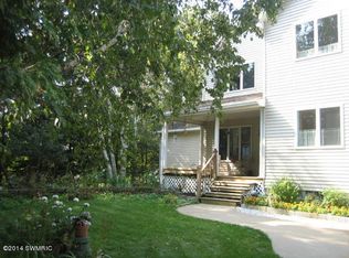 8580 W Fairway St, Onekama, MI 49675