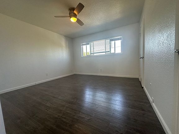 4th image of 4721 Marconi Ave #401
