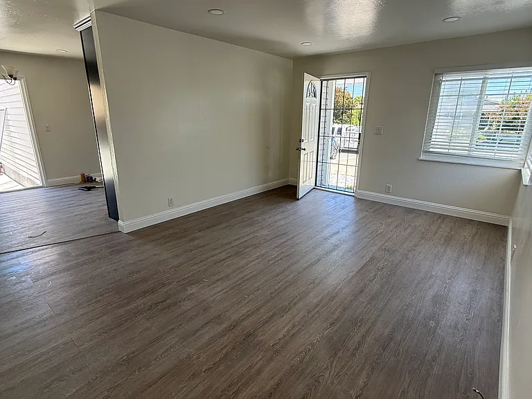 4765 Serra Ave — Photo 7
