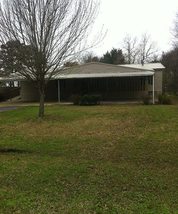 Front view, nice offset from road
