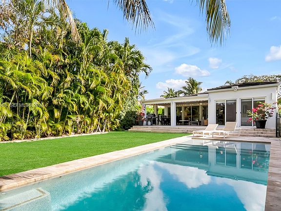 2nd image of 540 SW 27th Rd