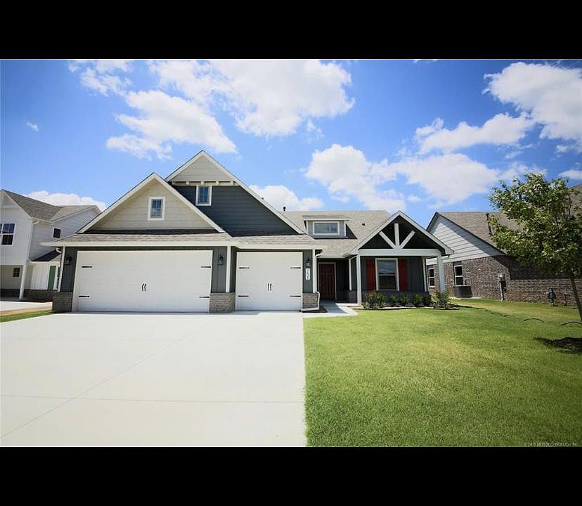 1st image of 3620 N 32nd St