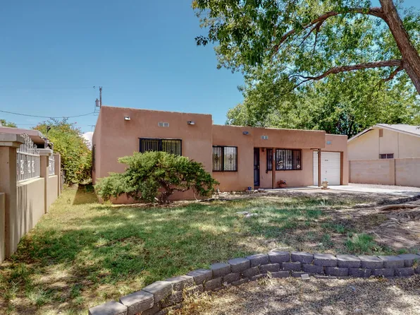 4530 Valley Garden Cir SW, Albuquerque, NM 87105