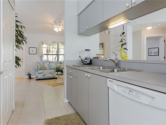 5th image of 2708 SW 12th Pl