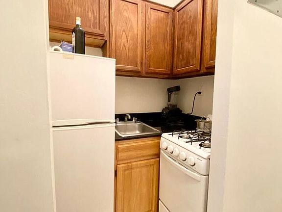 4th image of 326 E 84th St APT 3B