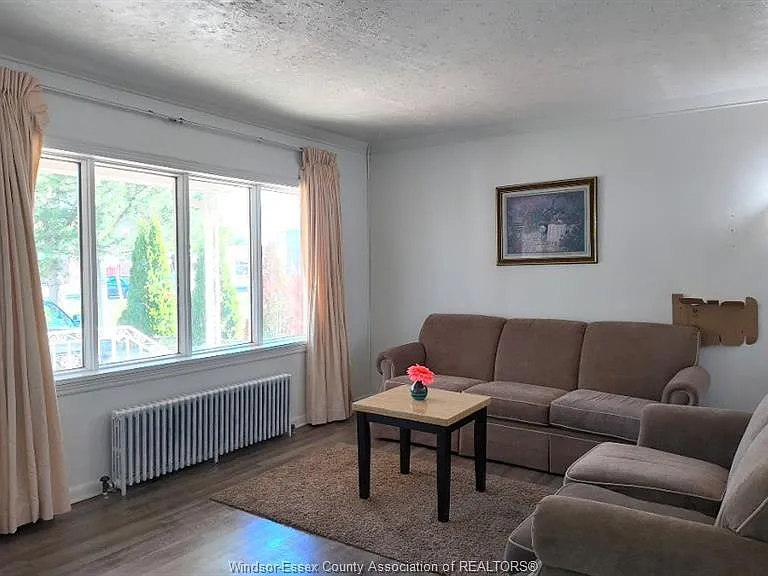 542 Charles St — Photo 4