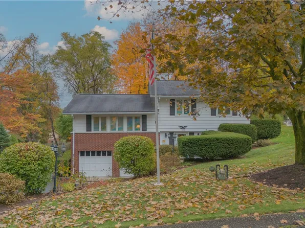 1006 Sandhurst Dr, Coraopolis, PA 15108