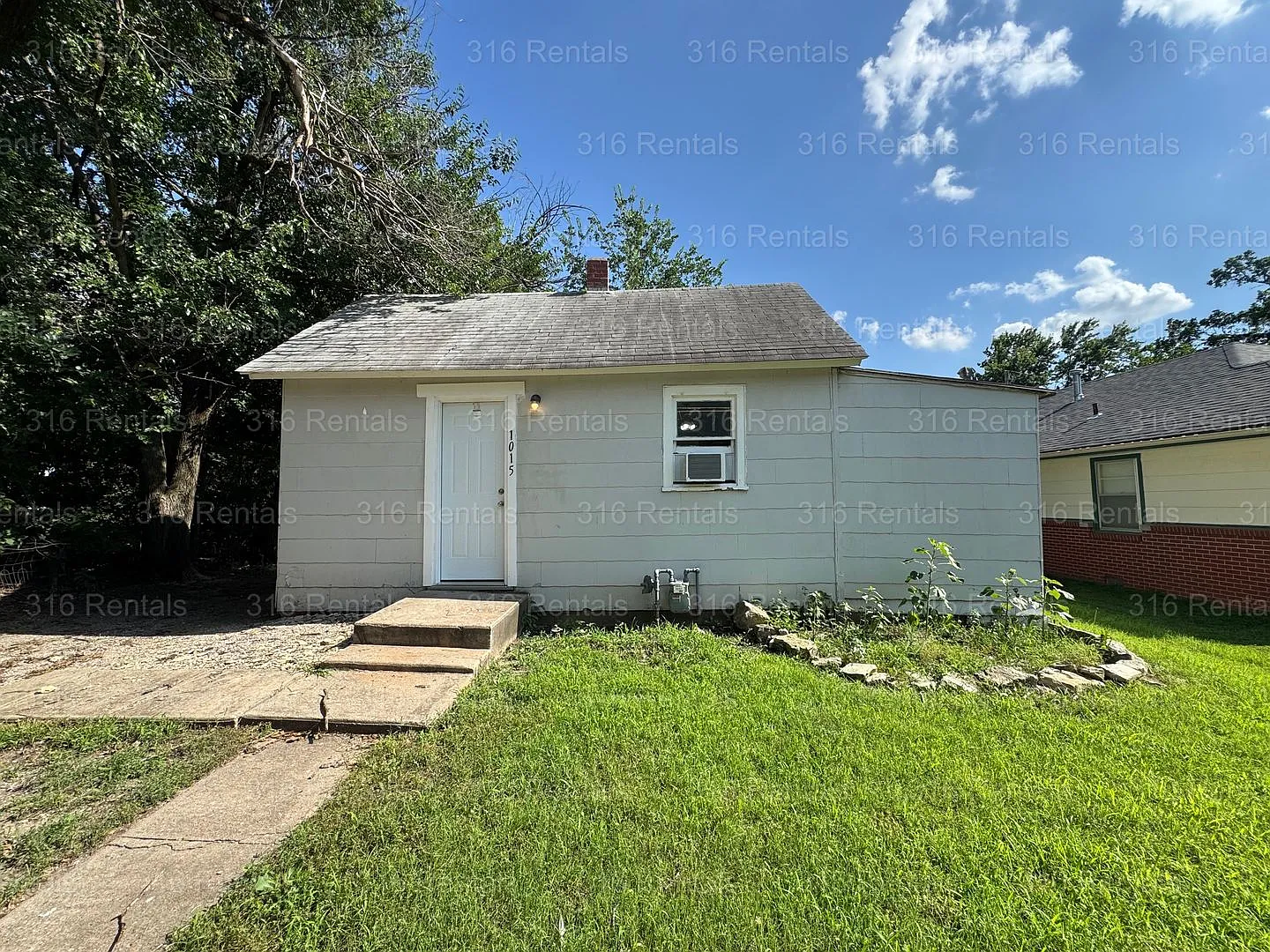 $499 - 1 bed 1 bath - Single Family Home — Photo 1
