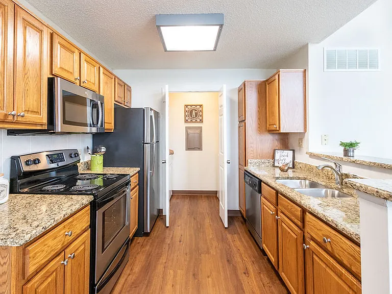 Windsong Place Apartments — Photo 63