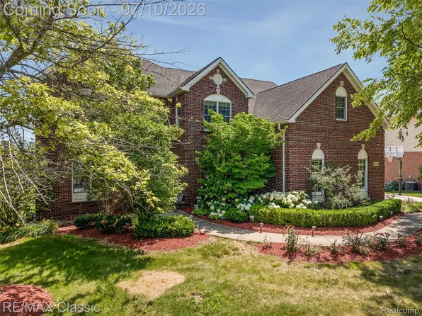 24374 Terra Del Mar Dr, Novi, MI 48374