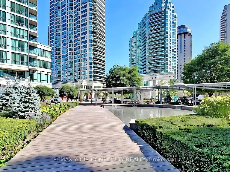 18 Harbour St #202 — Photo 30