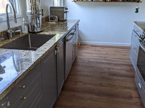 2nd image of 806 Acacia Ave