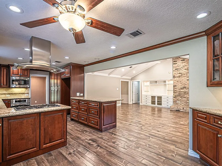 17615 Swansbury Dr — Photo 19