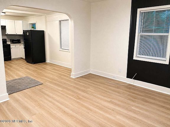 4th image of 2860 WICKWIRE Street