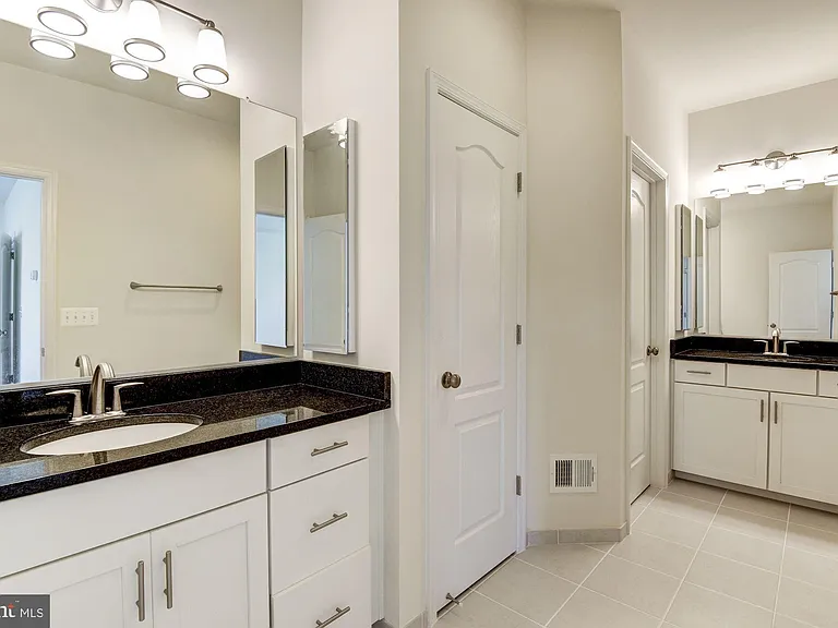 42524 Benfold Sq — Photo 31