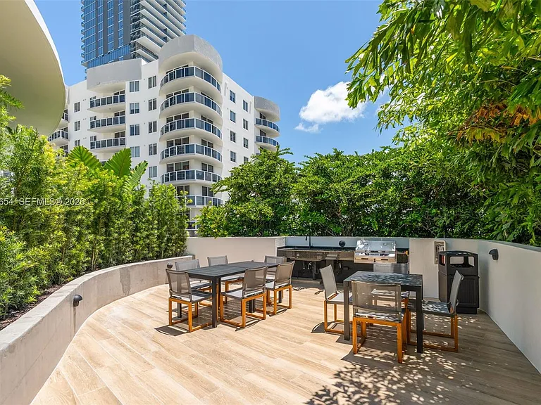 700 NE 24th St #1203 — Photo 58