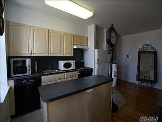 4th image of 25 W Broadway APT 514