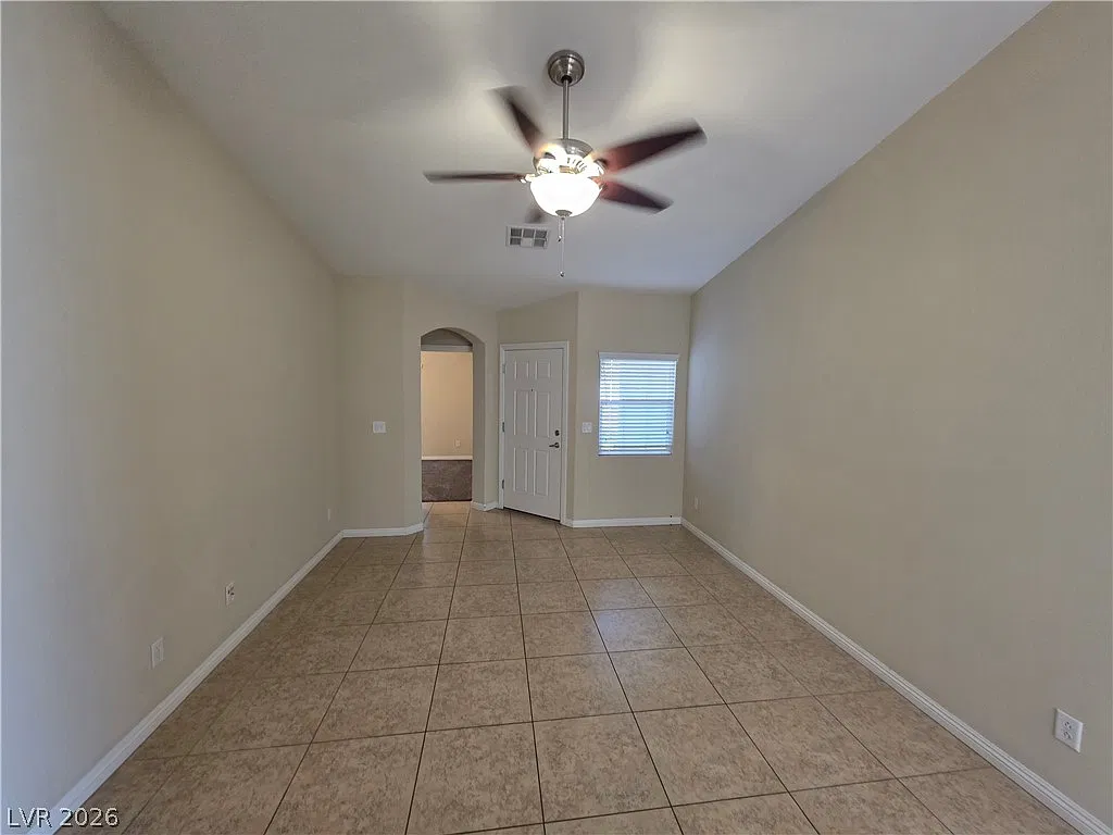 3 bed, 2.0 bath, 1235 sqft, $1,924 — Photo 4