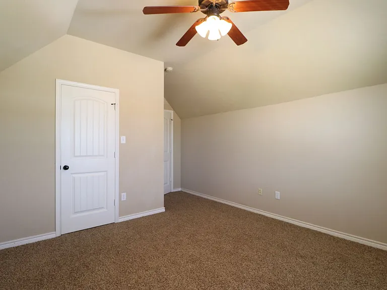 3116 Stallion Dr — Photo 32