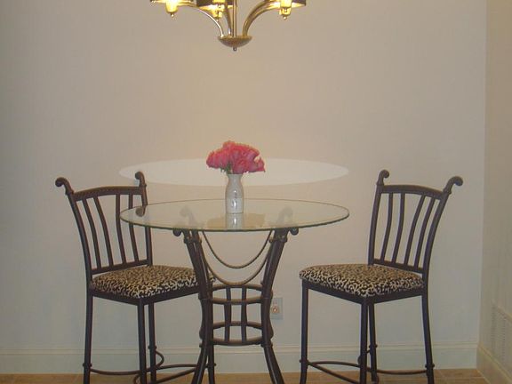 Kitchen / Dining Area