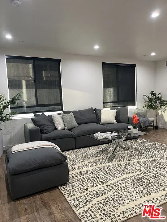 1 bed, 1.0 bath, 925 sqft, $4,500 — Photo 3