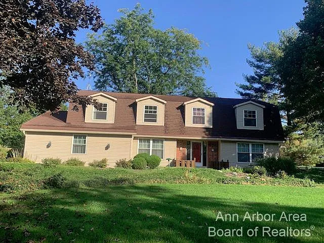3544 Surrey Dr photo 1