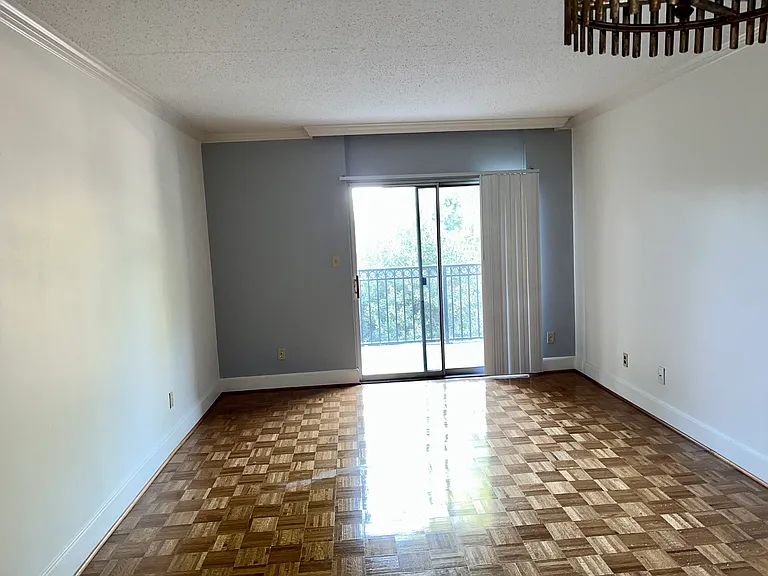 619 King St #210 — Photo 1