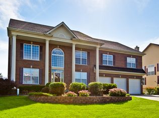 26 Deerfield Dr, Hawthorn Woods, IL 60047