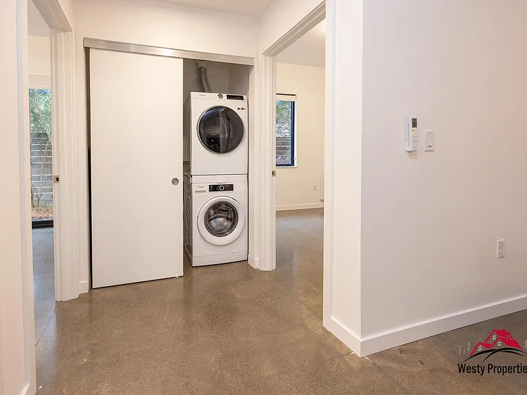 4526 NE 42nd Ave #106 — Photo 6