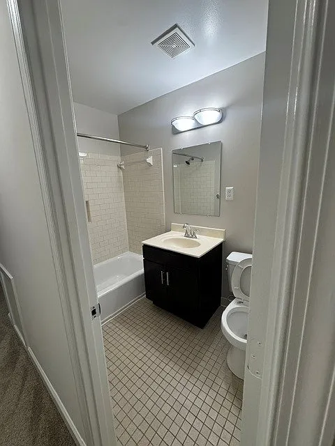 2 bed, 1040 sqft, $2,290 — Photo 4