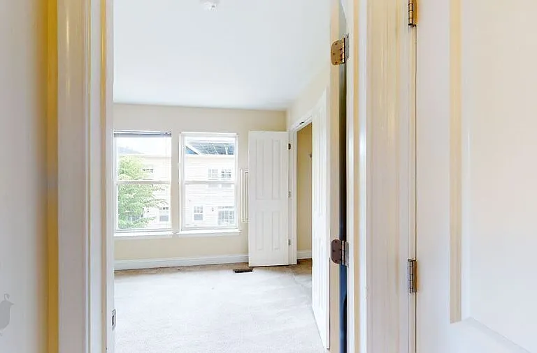 720 Barnes St NE — Photo 40