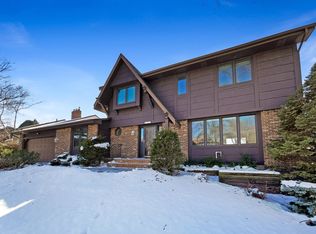 5711 Hyland Greens Dr, Bloomington, MN 55437