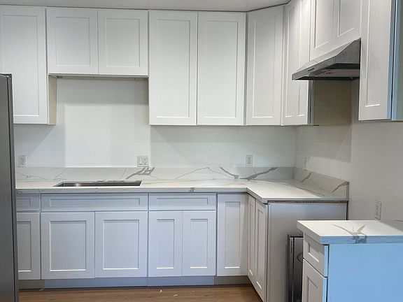 4th image of 6109 Alamo Ave