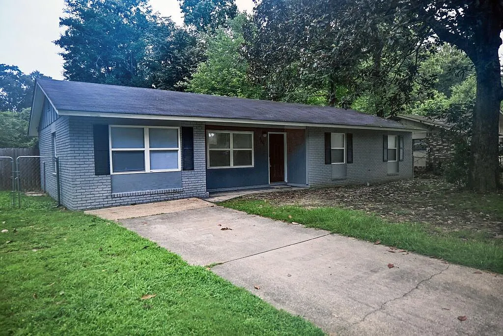 4 bed, 1.0 bath, 1100 sqft, $1,500 — Photo 3