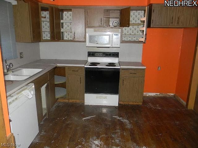 2nd image of 2376 N Heatherlane Dr